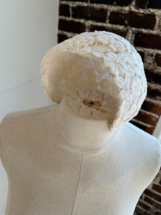 1940's Starched Lace Form Fitting Hat