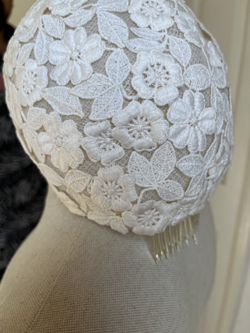 1940's Starched Lace Form Fitting Hat