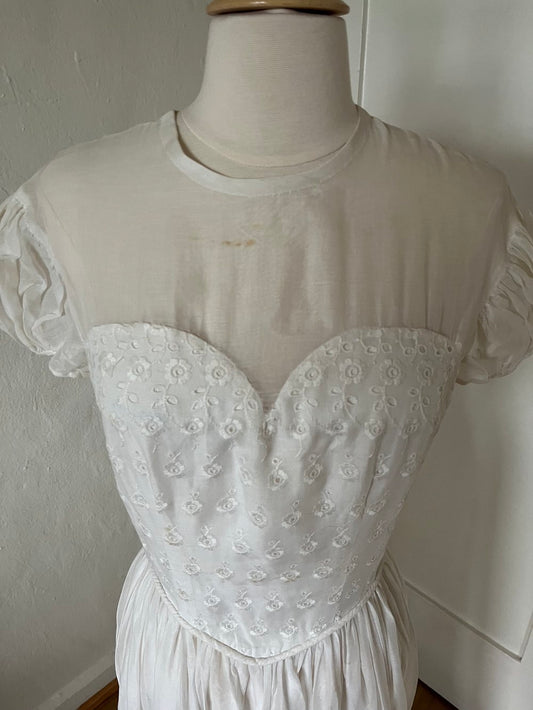 1950's Cotton Eyelet Day Dress with Matching Gloves on mannequin close up