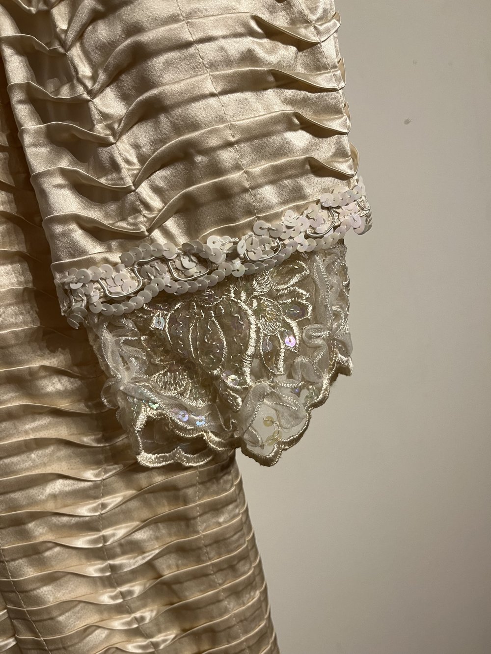 1980's Tiered Midi Dress close up image of the sleeve