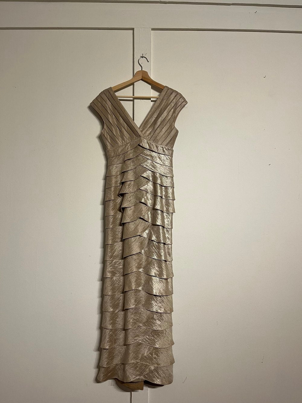 2000's Adrianna Papell Occasions Tiered Cream Gown