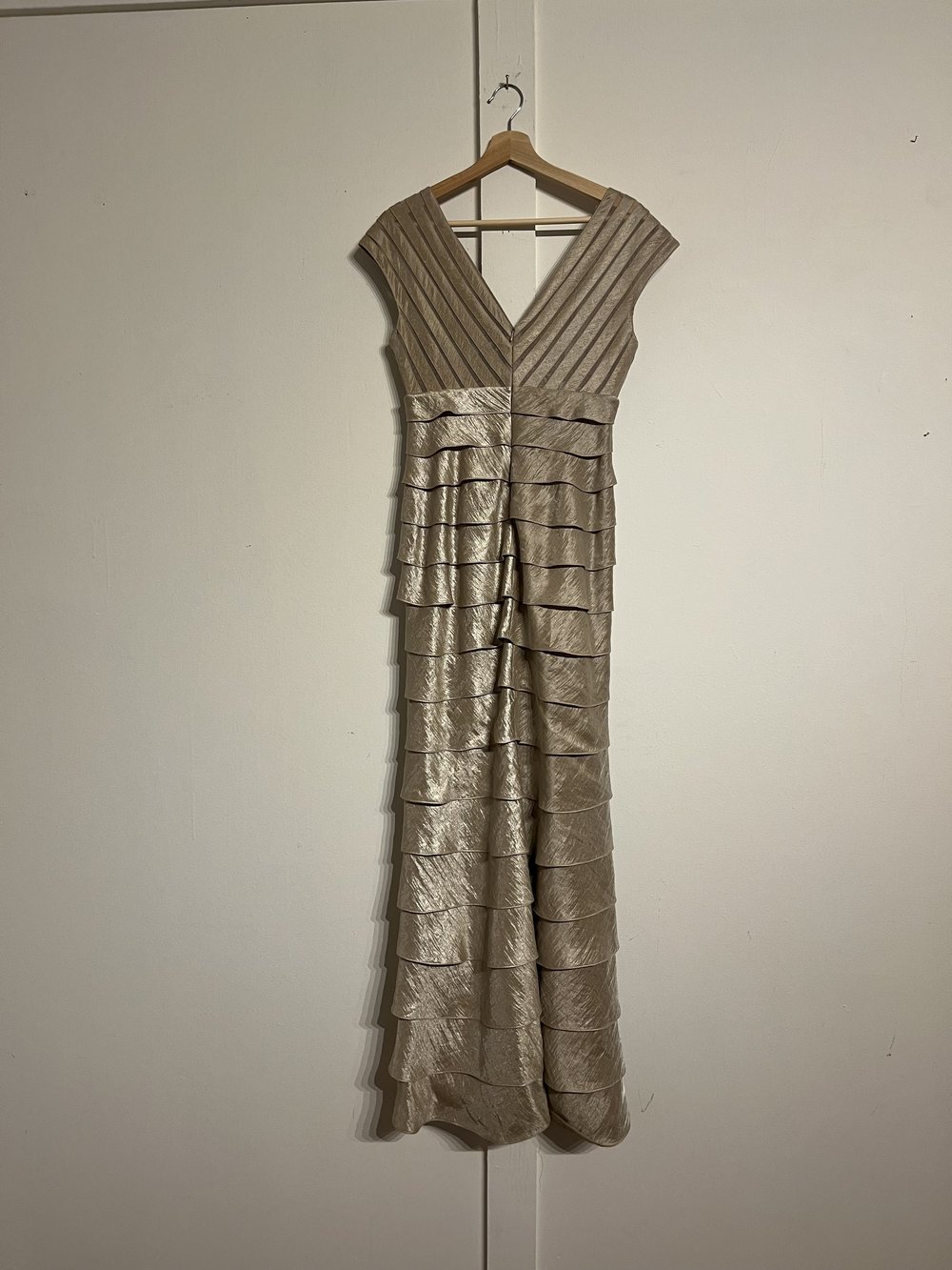 2000's Adrianna Papell Occasions Tiered Cream Gown